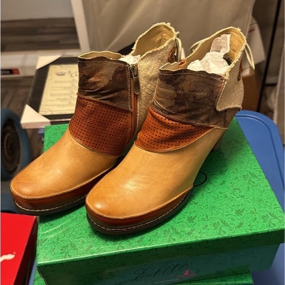 Booties - Picture 3 of 4